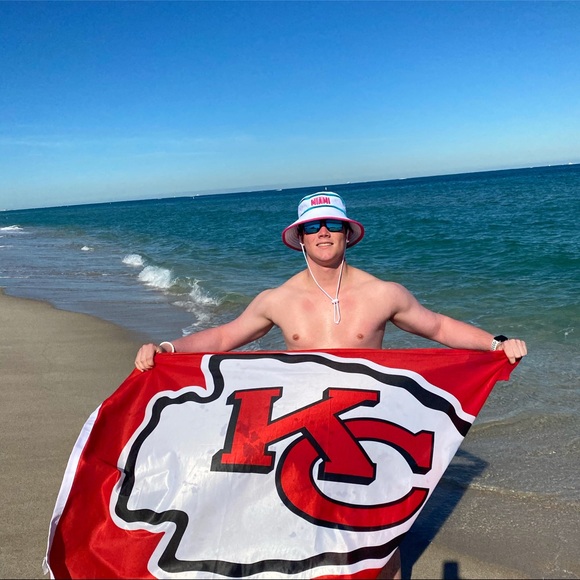 Meet your Posher, Josh - Picture 2 of 2